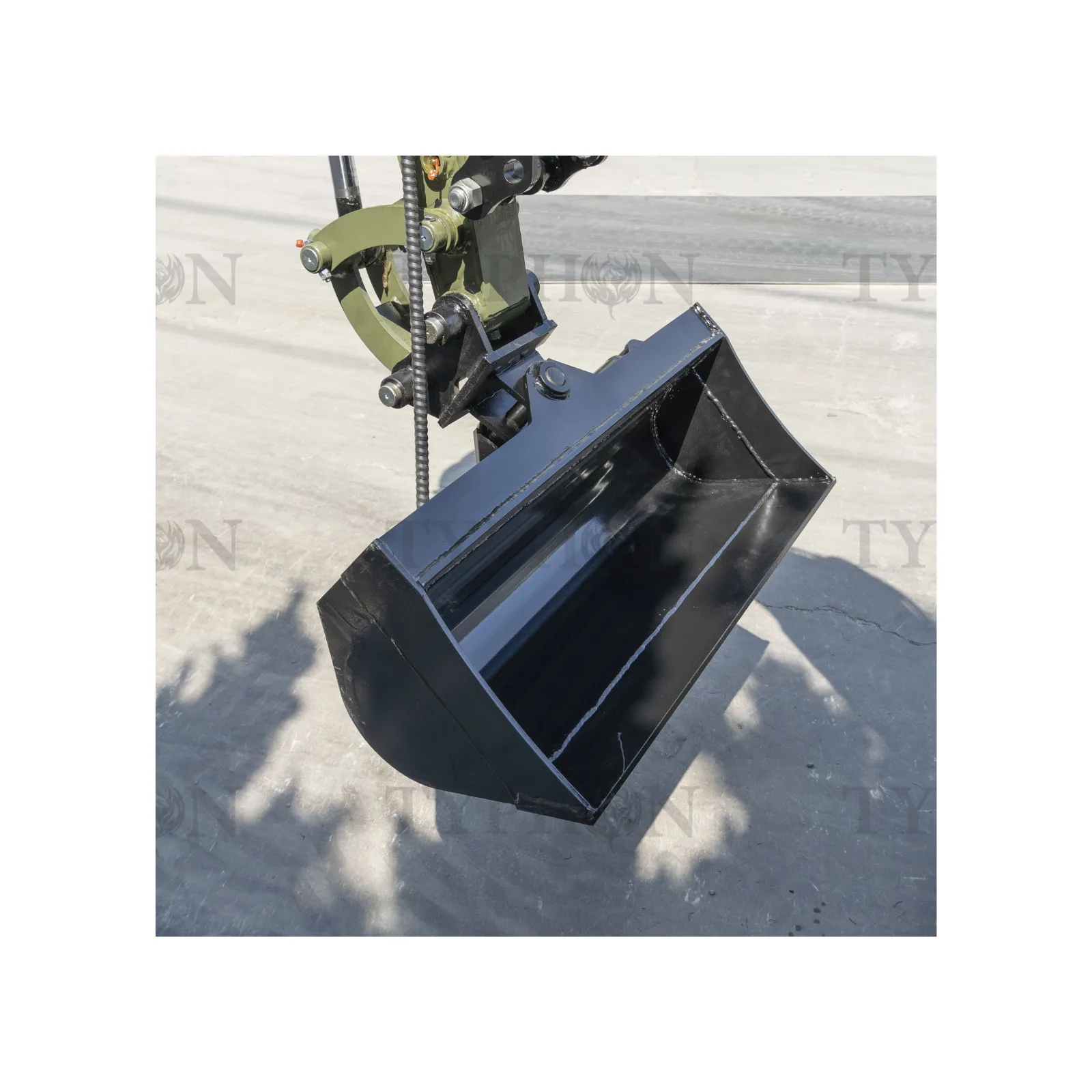 800mm Tilting Bucket Attachment Hydraulic Digging Bucket USA for TERROR XXV and other 2.1-3 Ton Mini Excavators